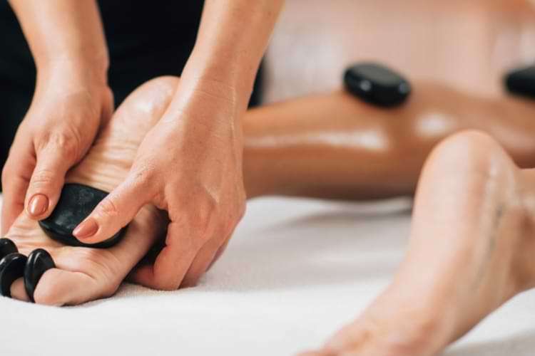 massage au pierre chaude
