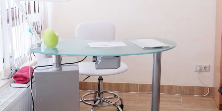 Table de manucure avec aspirateur