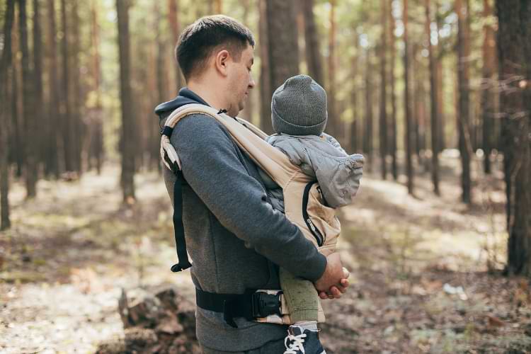 porte bebe devant papa