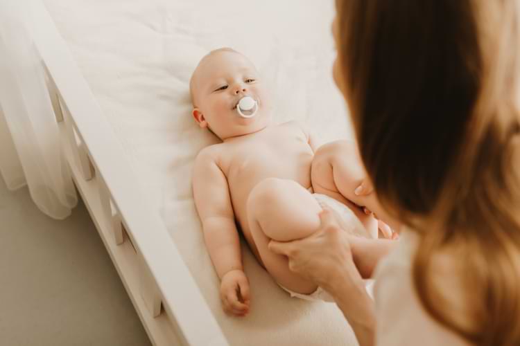 massage bébé colique