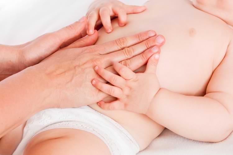 massage bébé spécial colique