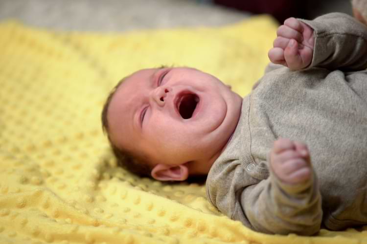 reconnaitre une crise de colique bébé
