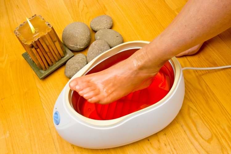 bain de paraffine pour les pieds