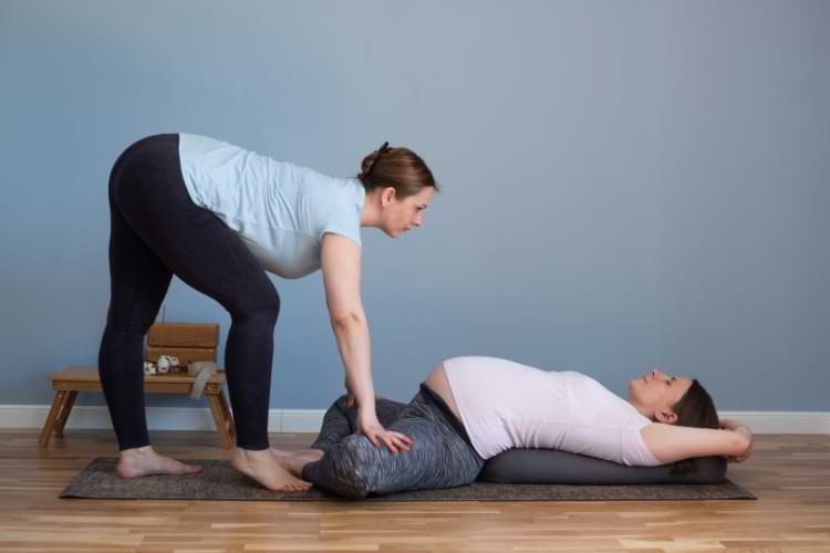 yoga prénatal préparation à l'accouchement