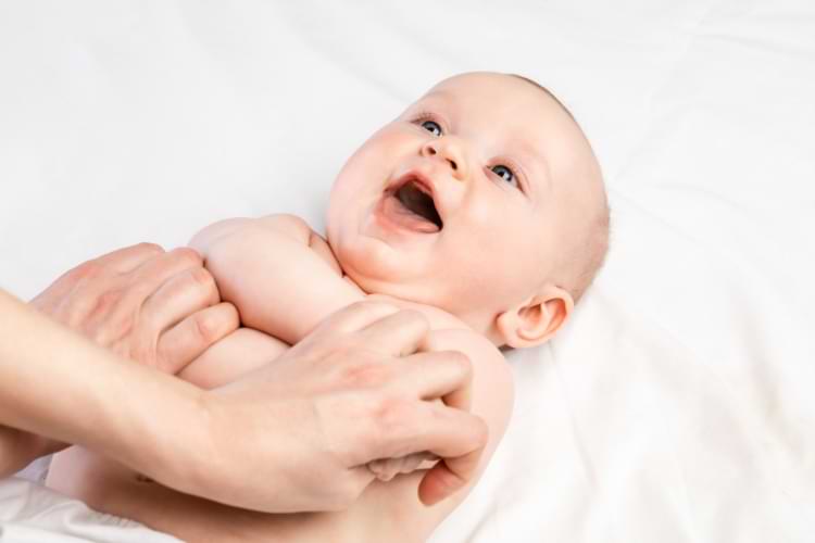 mouvement massage bébé doux